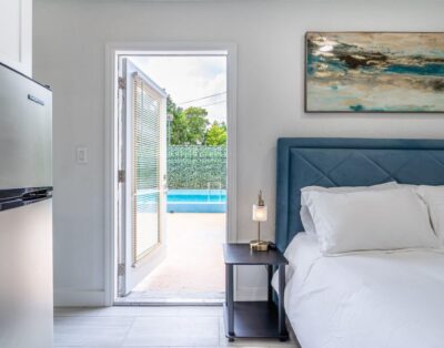 Cozy Studio with Pool